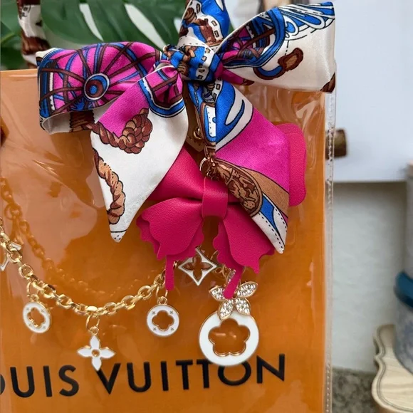 🩷🤍Louis Vuitton Gift Bag Tote🤍🩷 - Picture 3 of 7